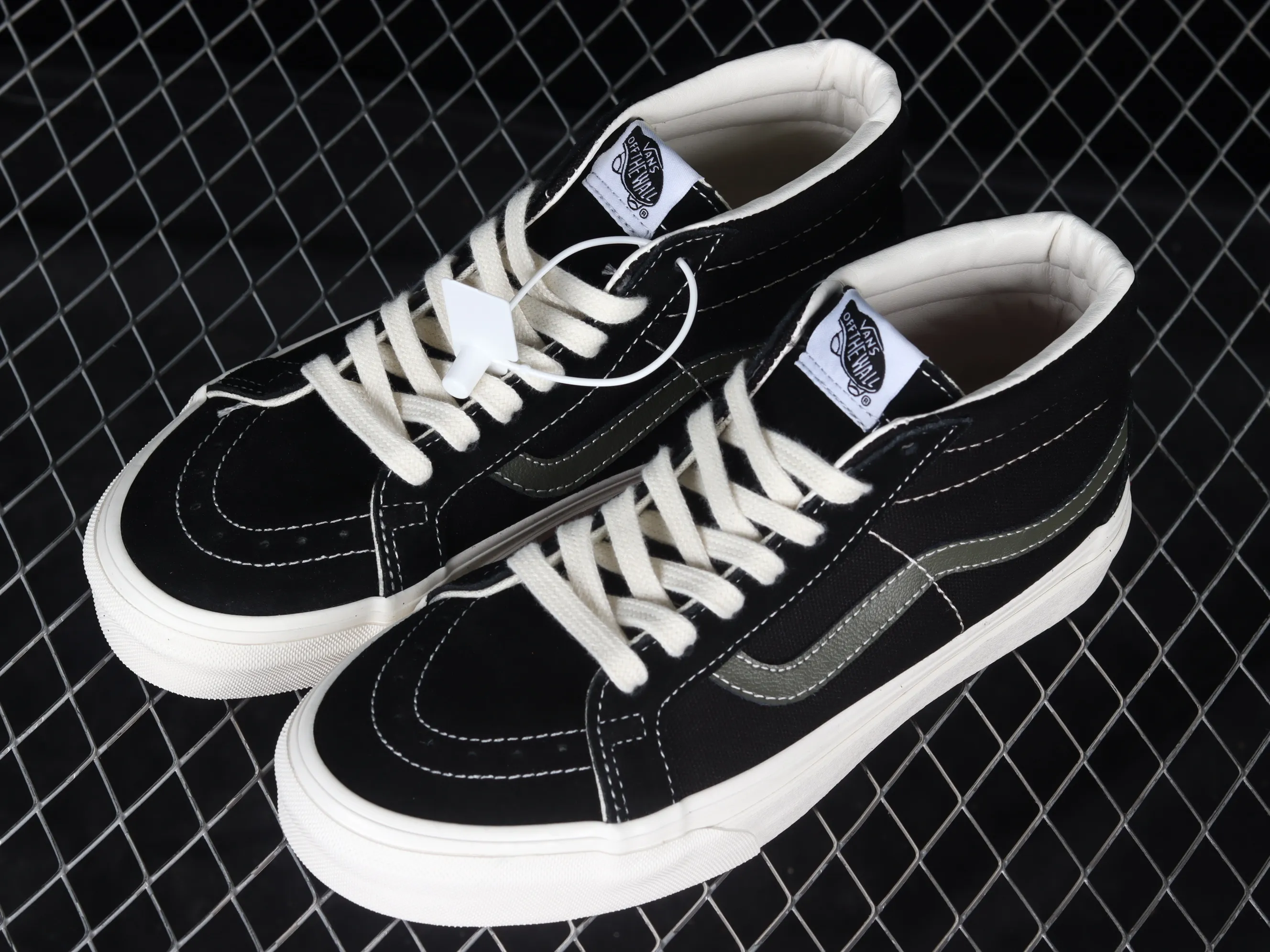 All categories Vans Vans series Vans Mid Vans China Vans SK8-Hi Vans olive green side stripes classic mid-top skateboard shoes VN0A391F0XB